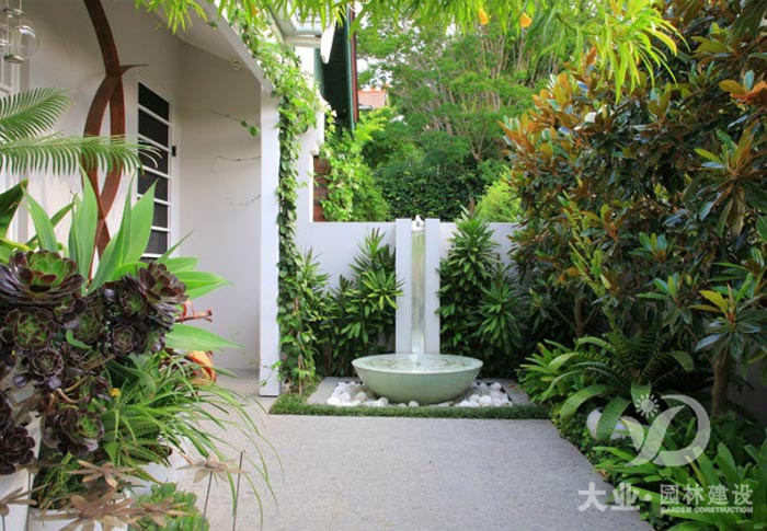 现代风格别墅小庭院