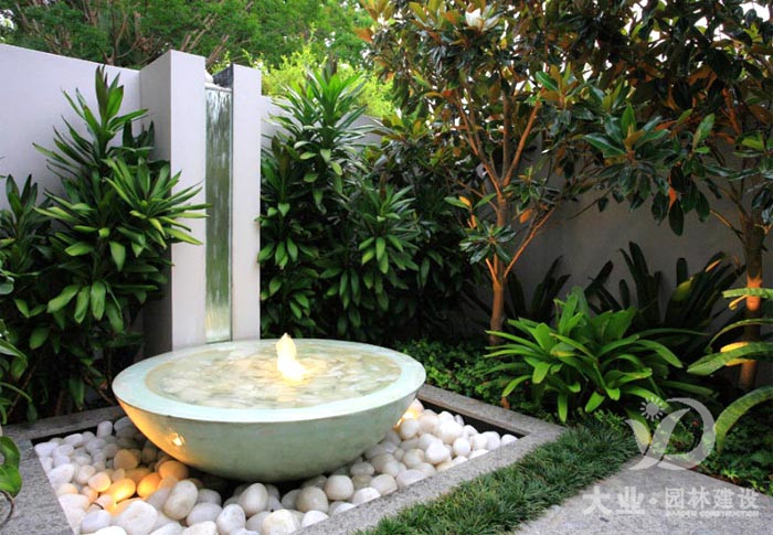 现代风格别墅小庭院